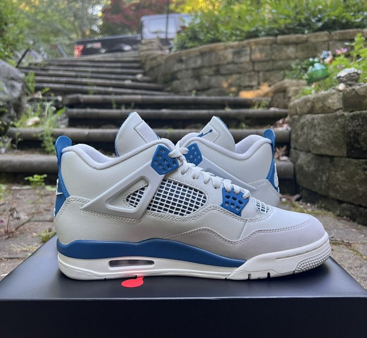 Air Jordan 4 Retro Military Blue 2024 - Sz 8 5 - Ds