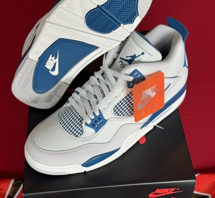 Air Jordan 4 Retro Military Blue Size 13 Ds