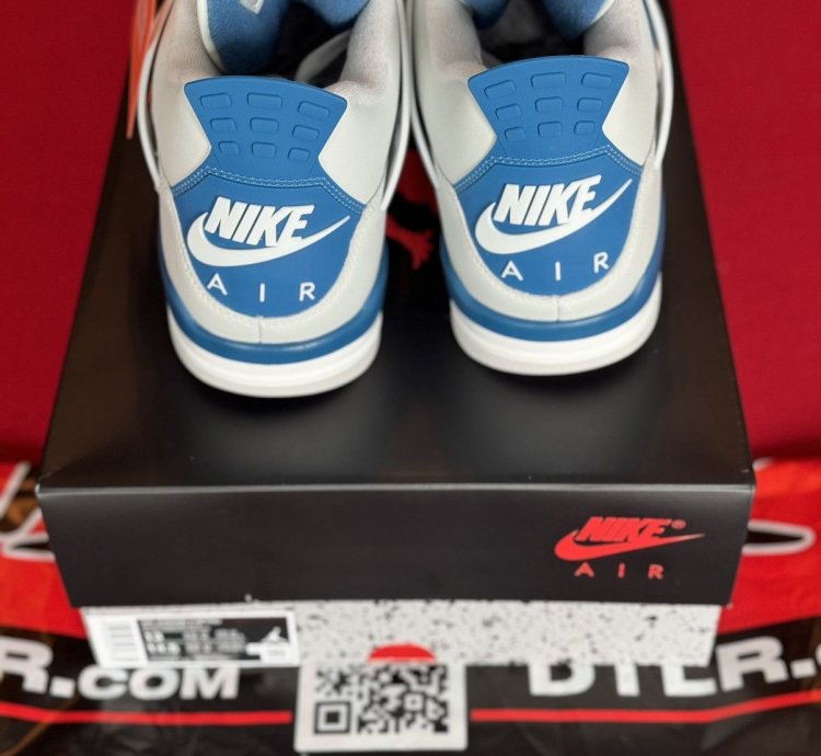 Air Jordan 4 Retro Military Blue Size 13 Ds