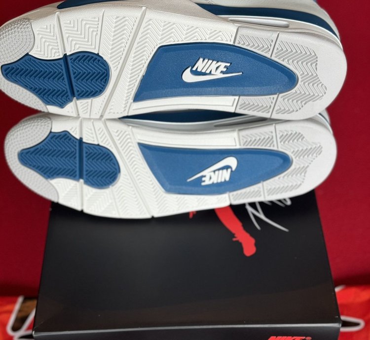 Air Jordan 4 Retro Military Blue Size 13 Ds