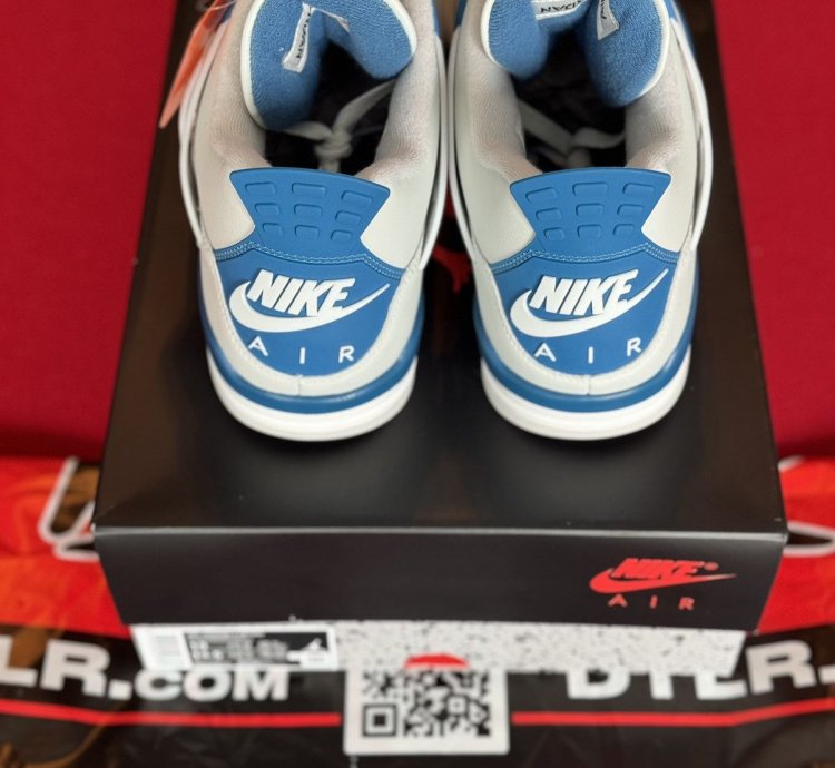 Air Jordan 4 Retro Military Blue Size 13 Ds