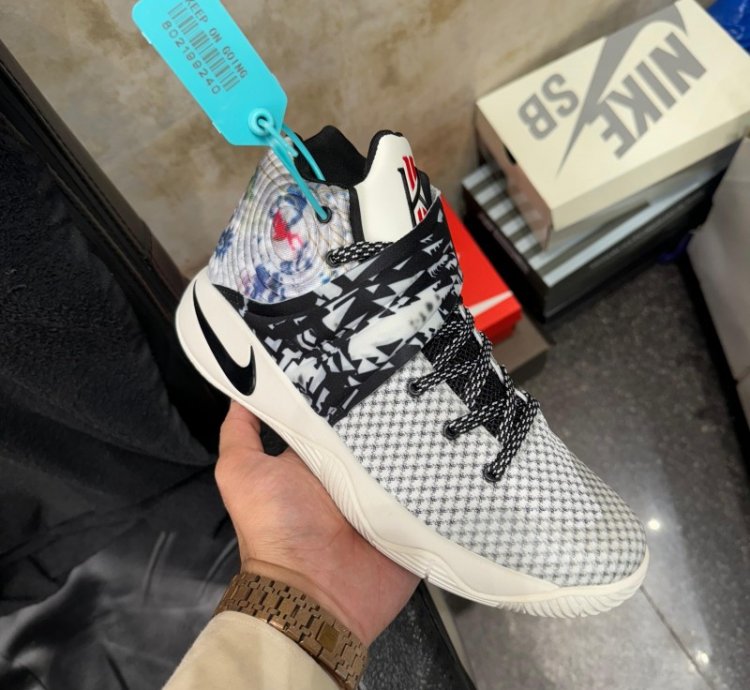 Nike Kyrie 2 Effect Basketball Sneakers