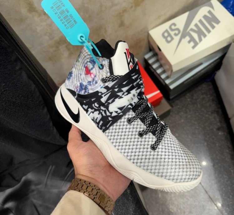 Nike Kyrie 2 Effect Basketball Sneakers
