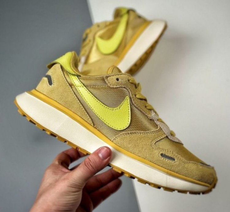 Nike Phoenix X Sacai Waffle University Gold Sneakers