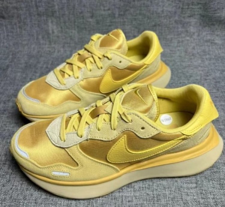 Nike Phoenix X Sacai Waffle University Gold Sneakers
