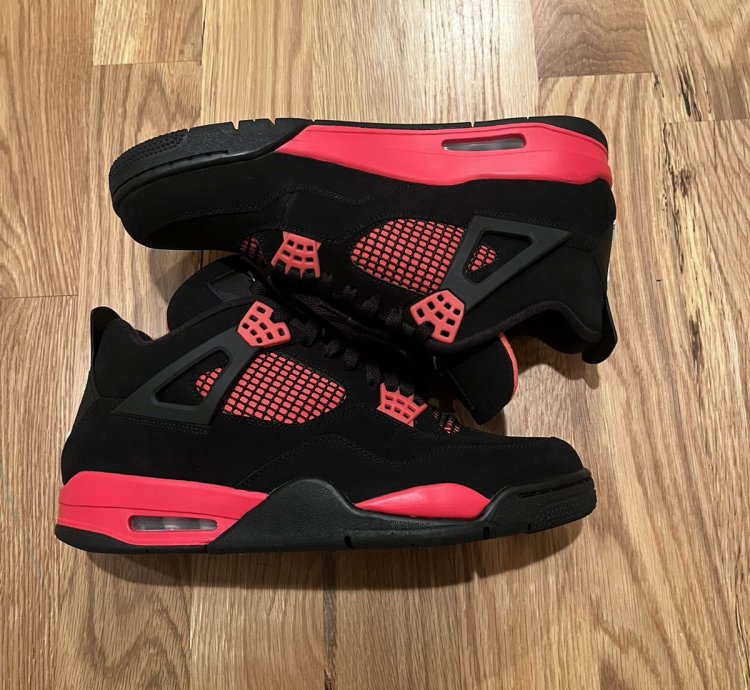 Air Jordan 4 Retro Red Thunder Streetwear
