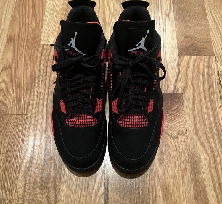 Air Jordan 4 Retro Red Thunder Streetwear
