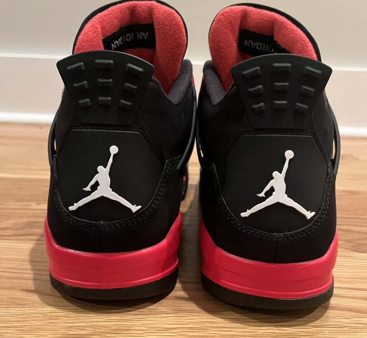 Air Jordan 4 Retro Red Thunder Streetwear