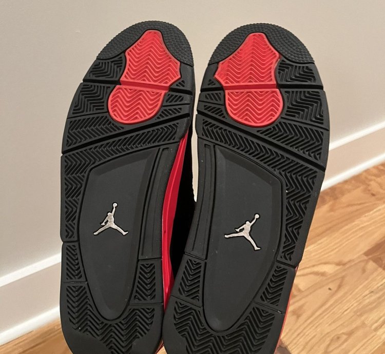 Air Jordan 4 Retro Red Thunder Streetwear
