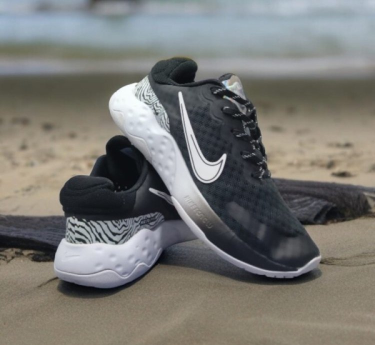Nike Renew Ride 3 Black Zebra Running Shoes