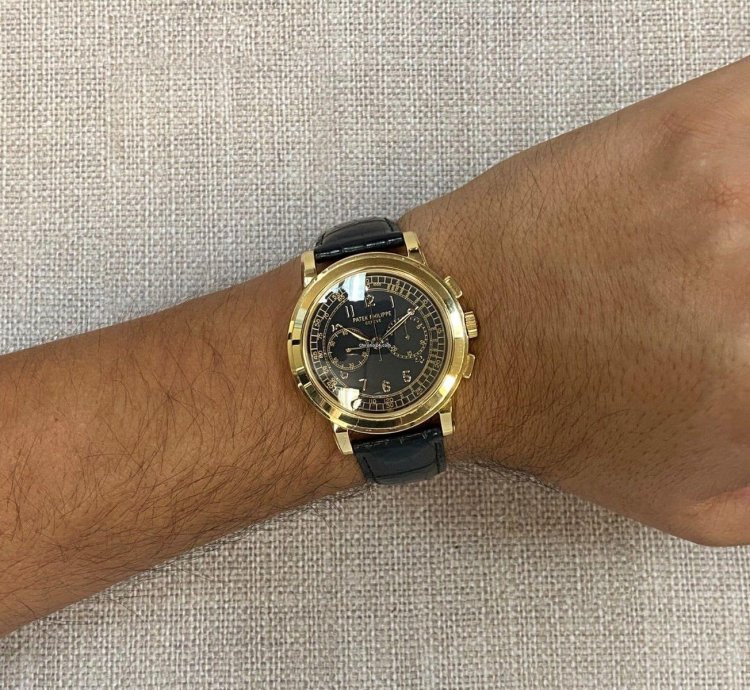 Patek Philippe Chronograph 5070 18k Yellow Gold Mens 42mm Watch 5070j