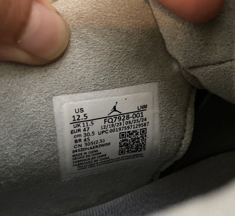 Air Jordan 4 Retro Se Wet Cement