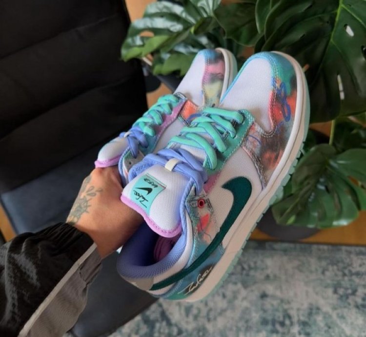 Nike Sb Dunk Low Futura Laboratories Sneakers