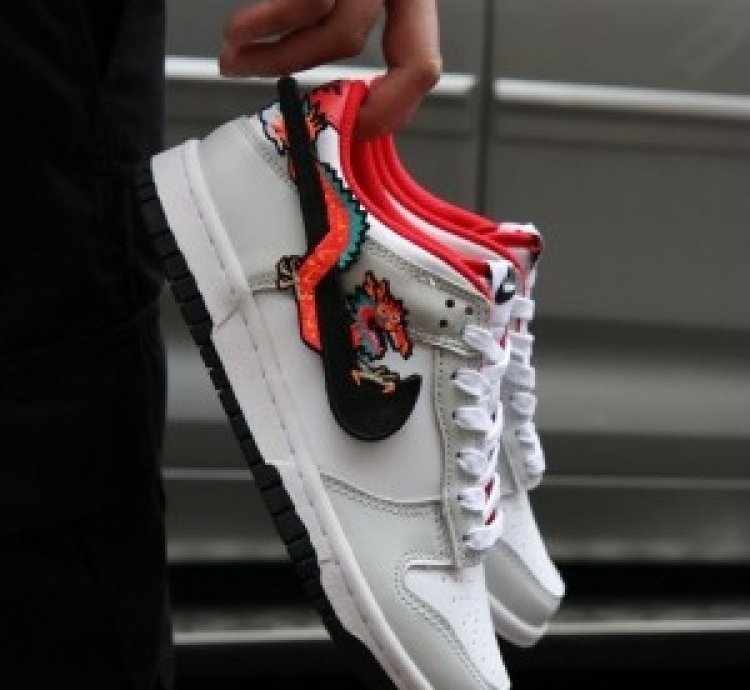 Nike Sb Dunk Low Gs Year Of The Dragon Sneakers