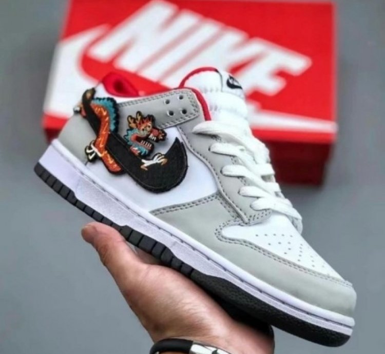 Nike Sb Dunk Low Gs Year Of The Dragon Sneakers
