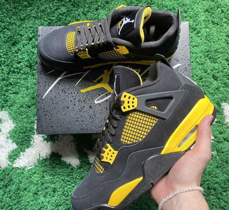 Air Jordan 4 Retro Thunder