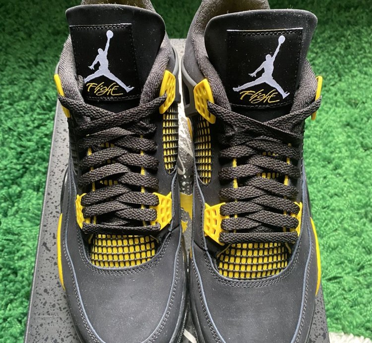 Air Jordan 4 Retro Thunder