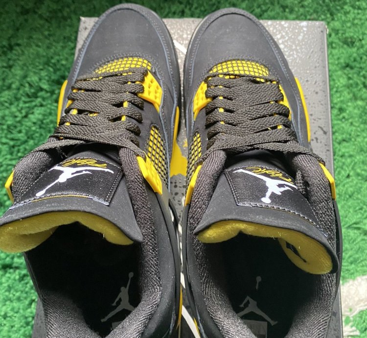 Air Jordan 4 Retro Thunder