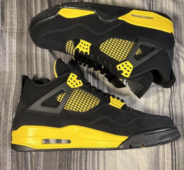 Air Jordan 4 Retro Thunder 4s