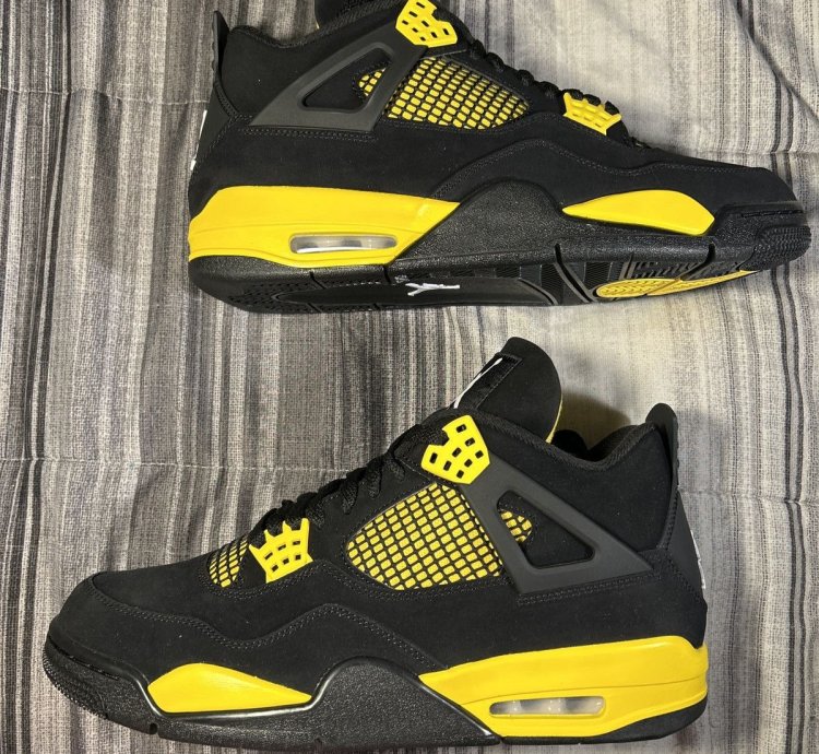 Air Jordan 4 Retro Thunder 4s