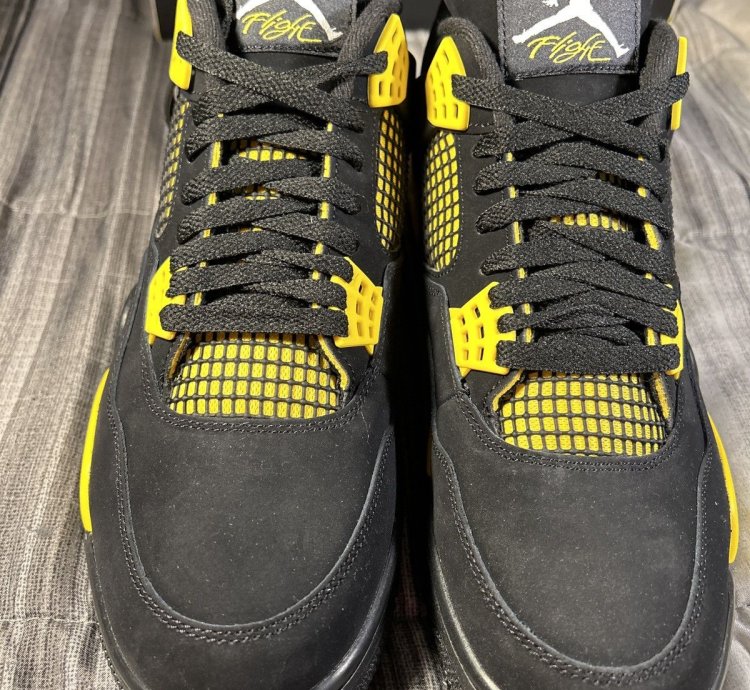 Air Jordan 4 Retro Thunder 4s