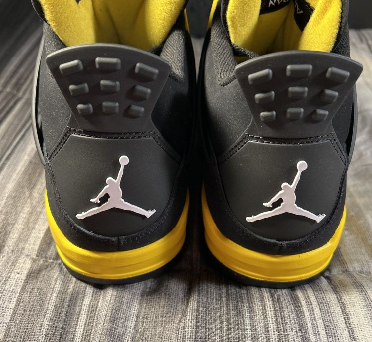 Air Jordan 4 Retro Thunder 4s