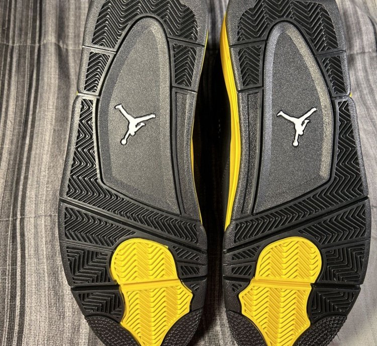 Air Jordan 4 Retro Thunder 4s