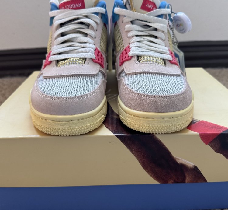 Air Jordan 4 Retro Union La Guava Ice