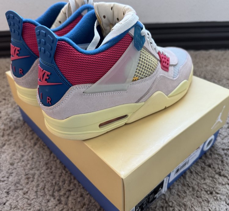 Air Jordan 4 Retro Union La Guava Ice