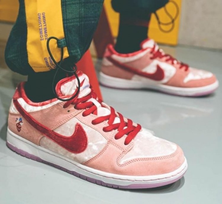 Nike Sb Dunk Low Pro Qs Strangelove Sneakers Semi Ua