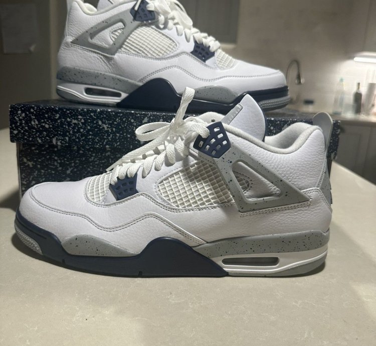Air Jordan 4 Retro White Midnight Navy