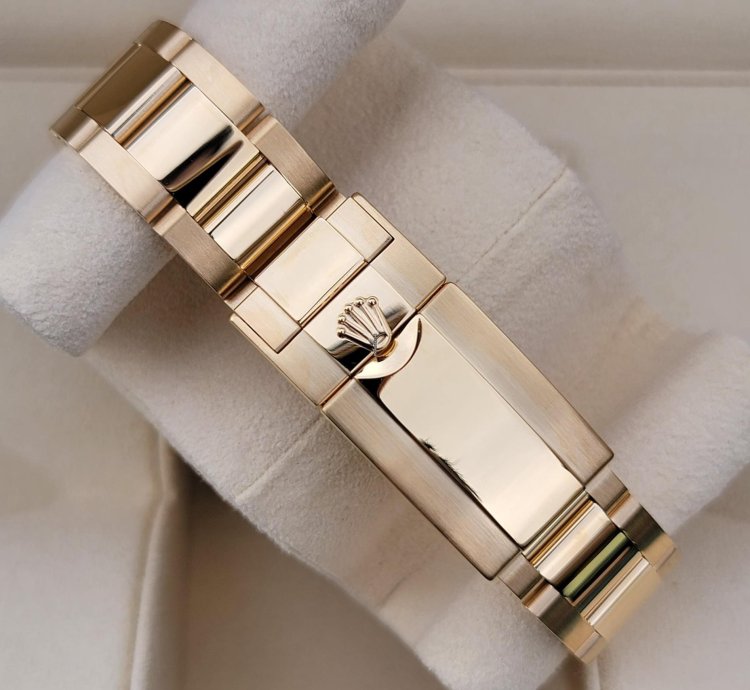 Rolex Yacht-master Ii Yellow Gold 44mm White Dial Blue Ceramic Bezel 2023 New