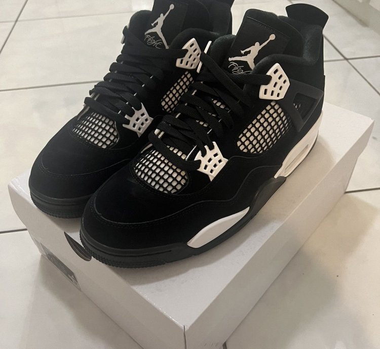 Air Jordan 4 Retro White Thunder Size 10 Brand New In Hand