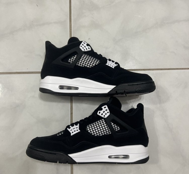 Air Jordan 4 Retro White Thunder Size 10 Brand New In Hand