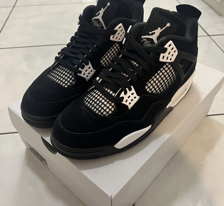 Air Jordan 4 Retro White Thunder Size 10 Brand New In Hand