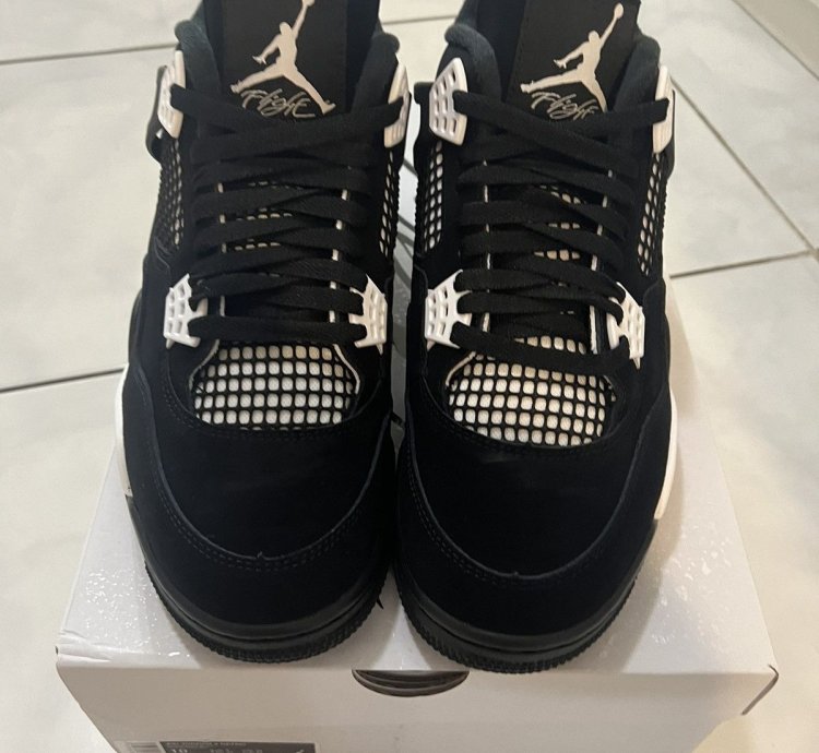 Air Jordan 4 Retro White Thunder Size 10 Brand New In Hand