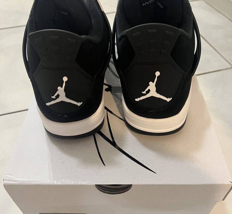 Air Jordan 4 Retro White Thunder Size 10 Brand New In Hand