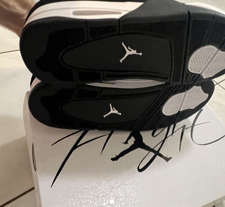 Air Jordan 4 Retro White Thunder Size 10 Brand New In Hand