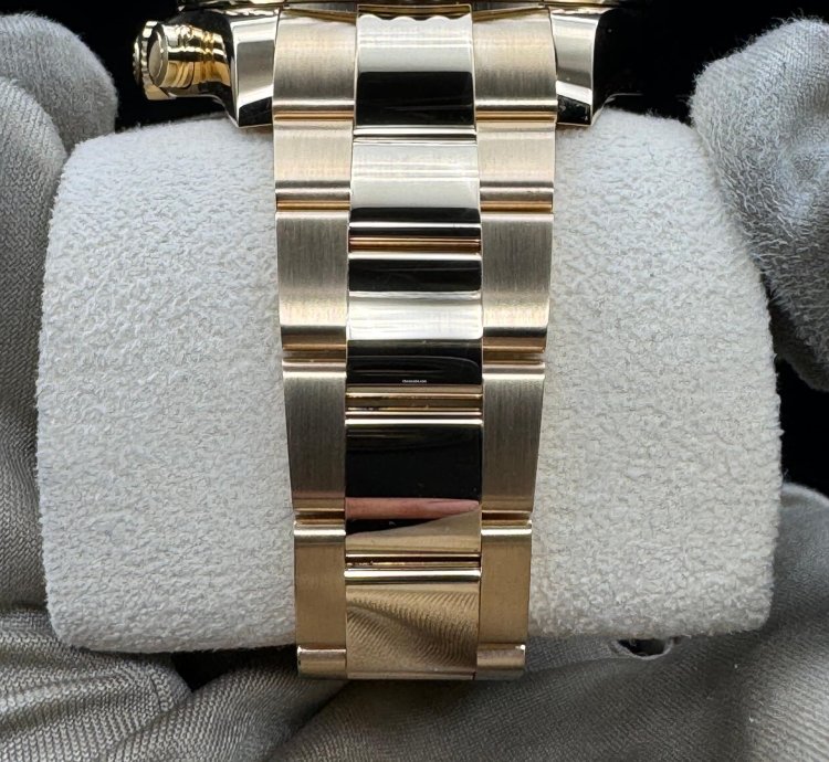 Rolex Yacht-master Ii Yellow Gold Unworn