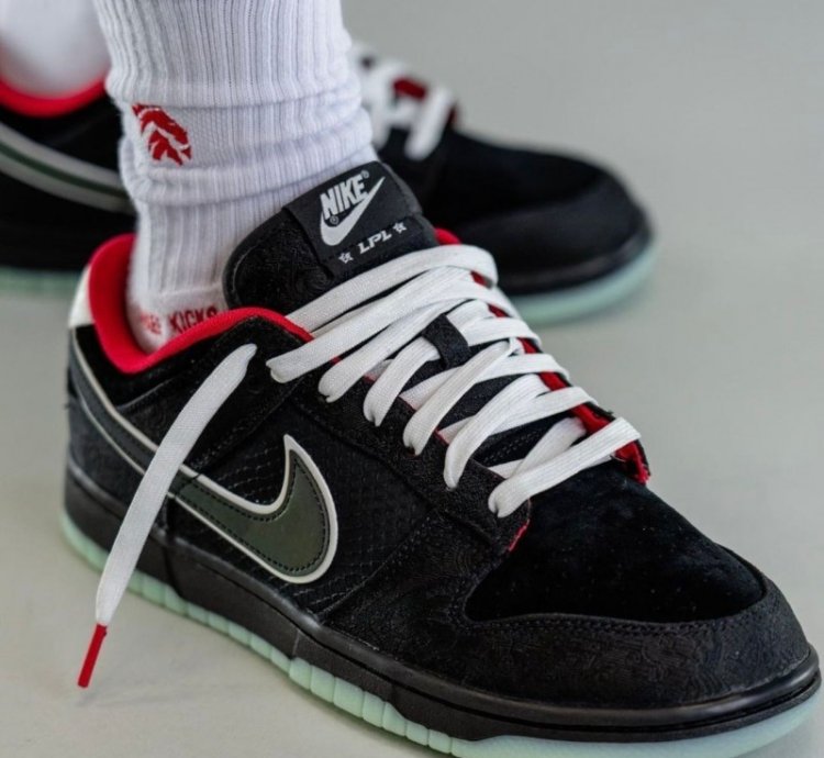 Nike Sb Dunk Low X League Of Legends Sneakers