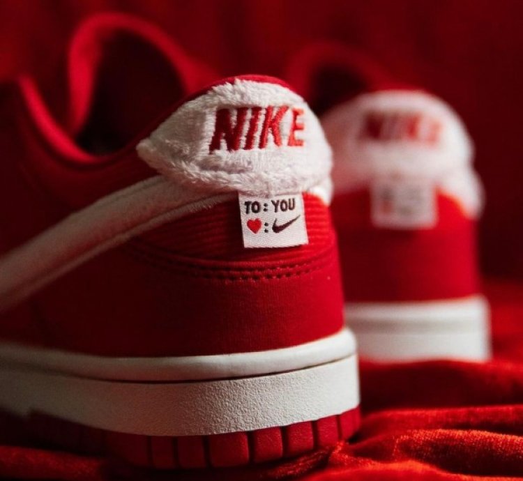 Nike Sb Dunk Valentine Day Sneakers