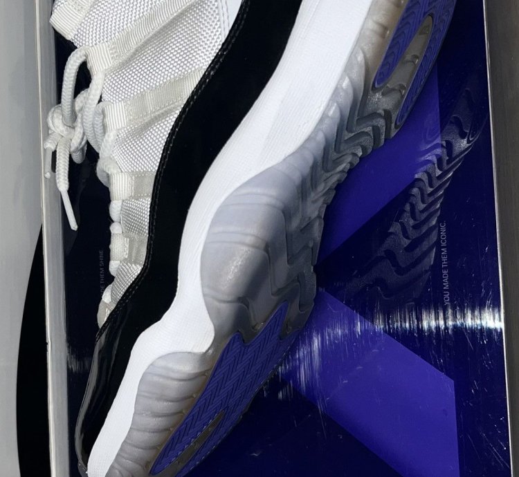2011 Air Jordan 11 Retro Concord Size 9