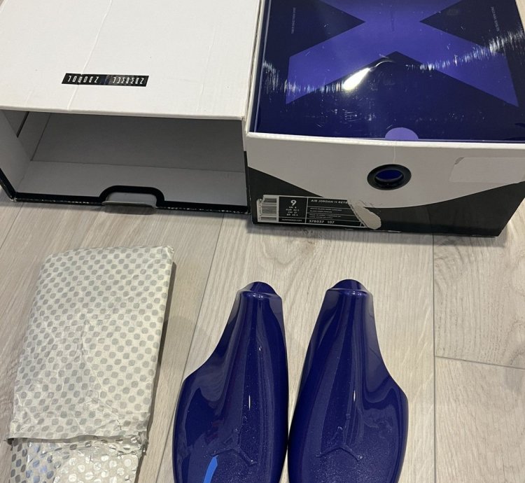 2011 Air Jordan 11 Retro Concord Size 9