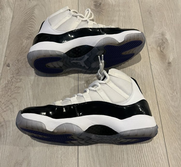 2011 Air Jordan 11 Retro Concord Size 9