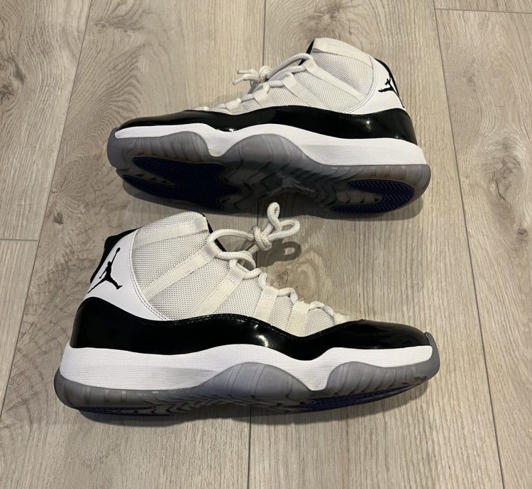 2011 Air Jordan 11 Retro Concord Size 9