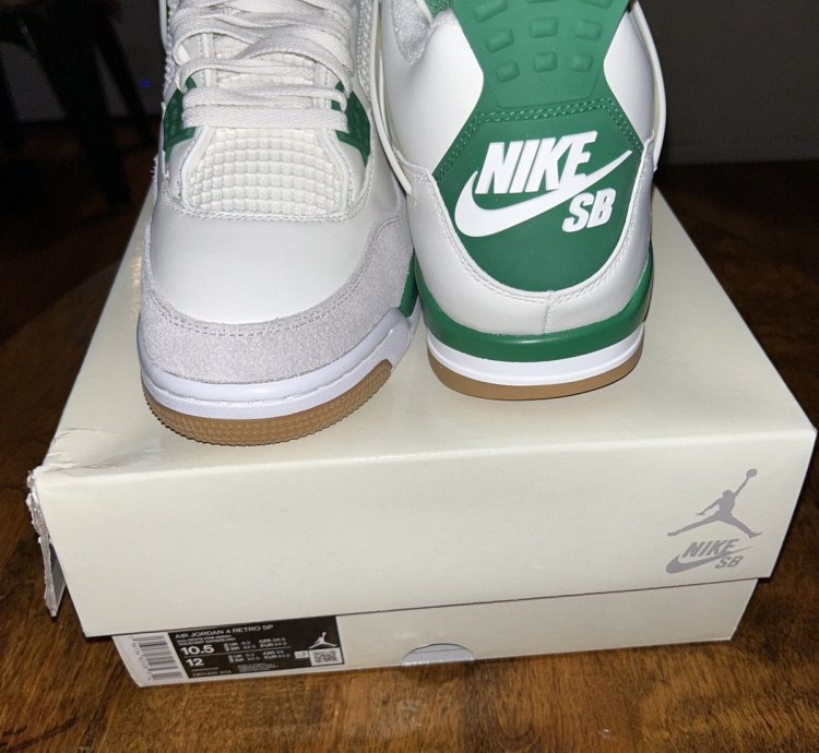 Air Jordan 4 Sb Pine Green
