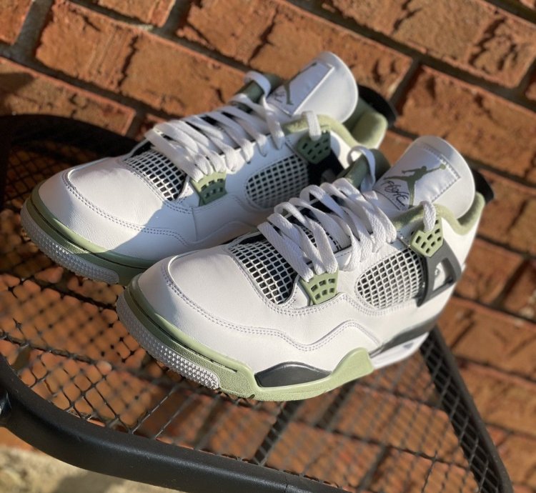 Air Jordan 4 Seafoam