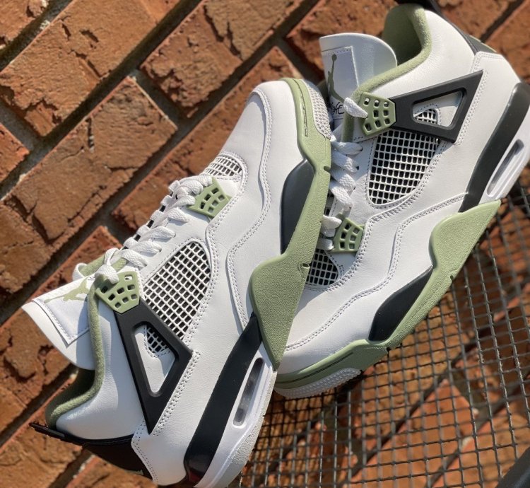Air Jordan 4 Seafoam