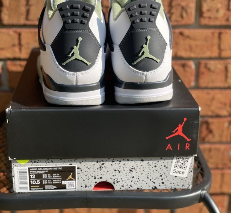 Air Jordan 4 Seafoam