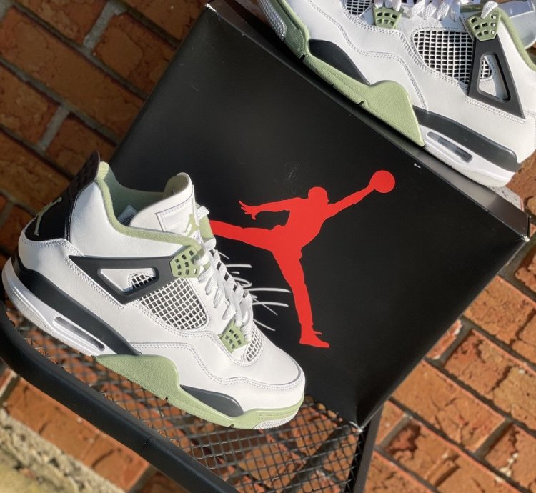 Air Jordan 4 Seafoam